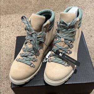 Sorel Beige and Teal Winter Boots
